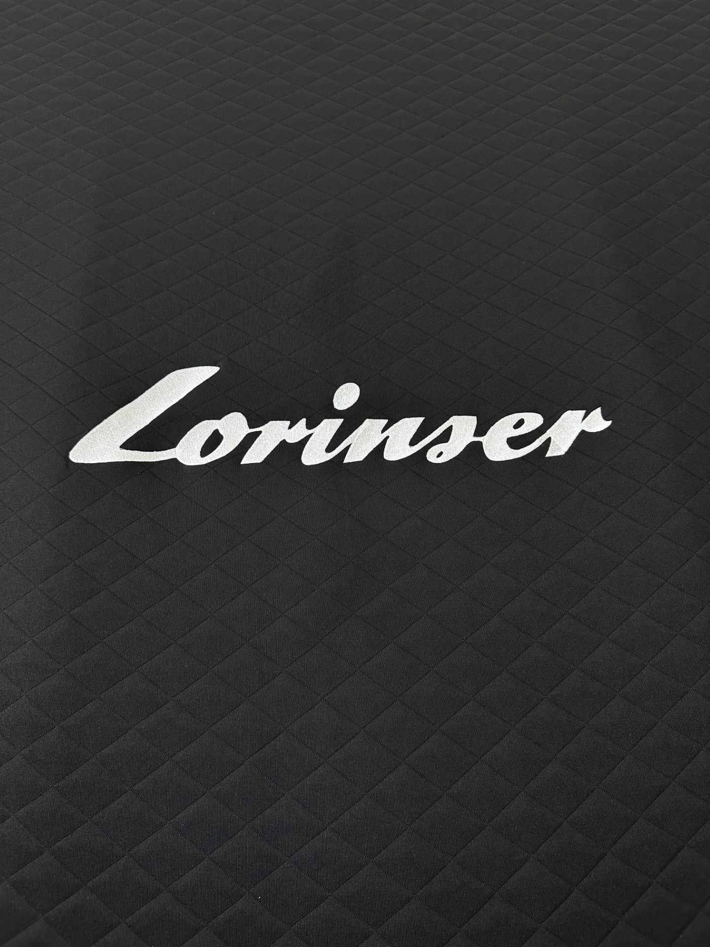 Lorinser Carcover mit Lorinser Logo